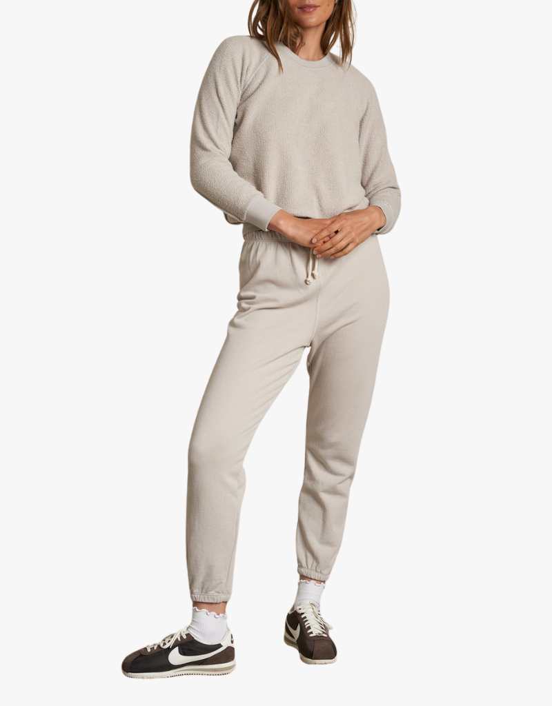 Perfect White Tee Inside Ziggy Out Fleece Long Sleeve Skrunken Crewneck Sweatshirt in Silver