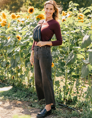 Estheme Olivia Cashmere Fitted V-Neck Sweater in Soja Sauce