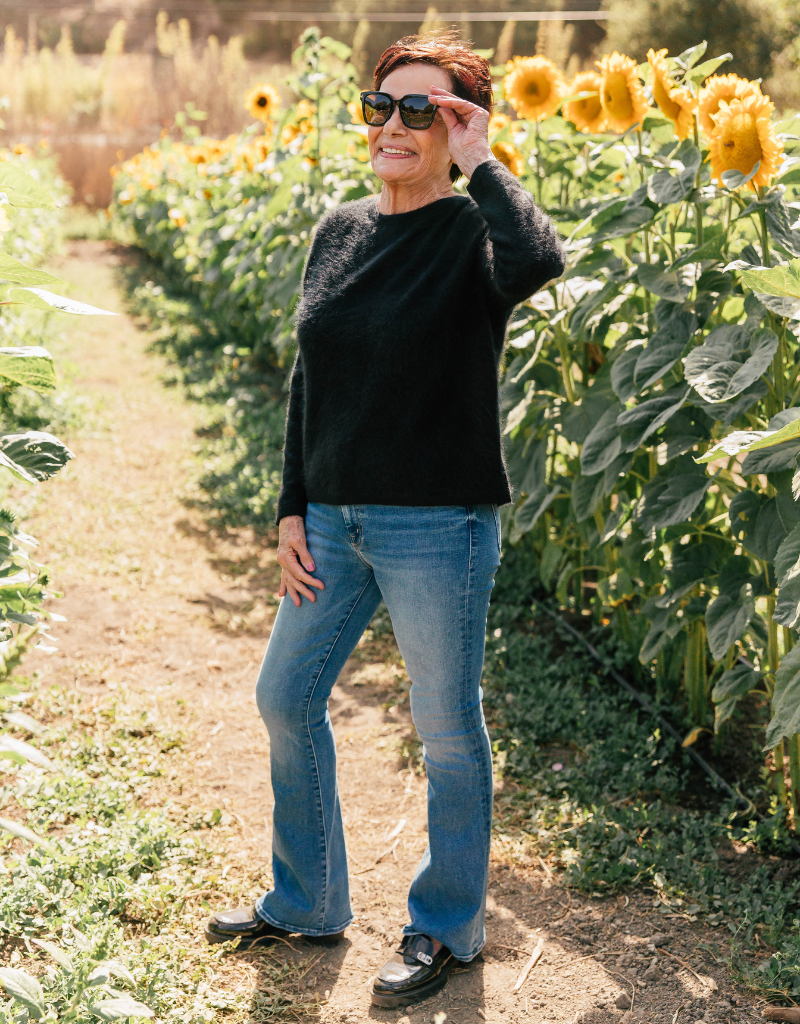 Estheme Mia Jewel Button Sweater in Noir