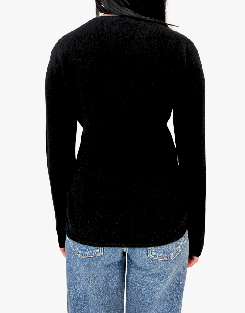 Estheme Olivia Cashmere Fitted V-Neck Sweater in Noir