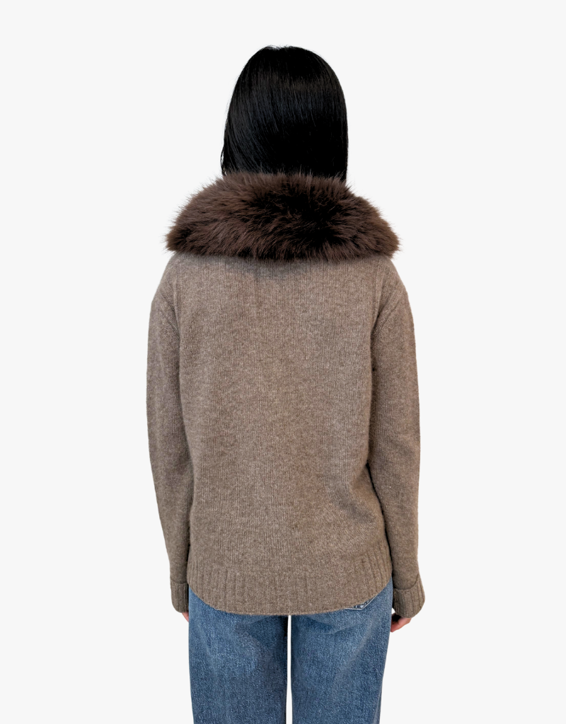 Estheme Ava V-Neck Sweater with Faux Fur Collar in Toast