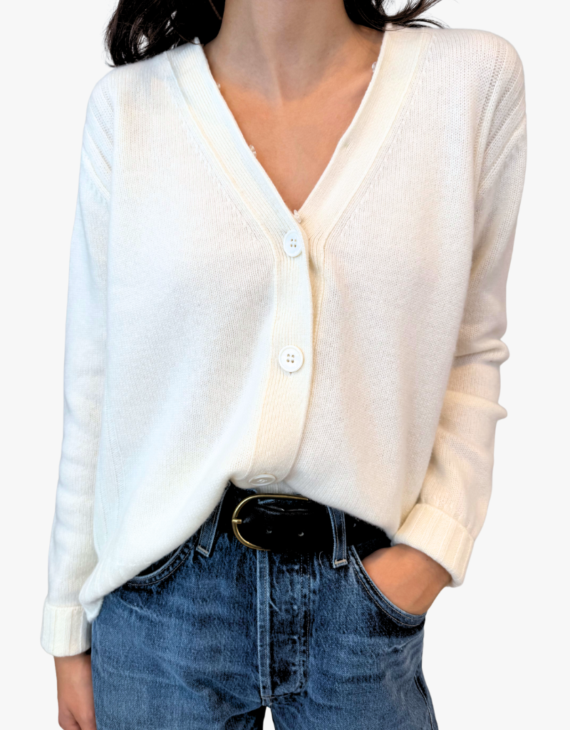 Estheme Ava V-Neck Sweater with Faux Fur Collar in Creme