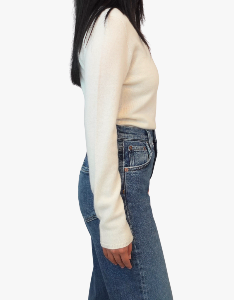 Estheme Olivia Cashmere Fitted V-Neck Sweater in Creme