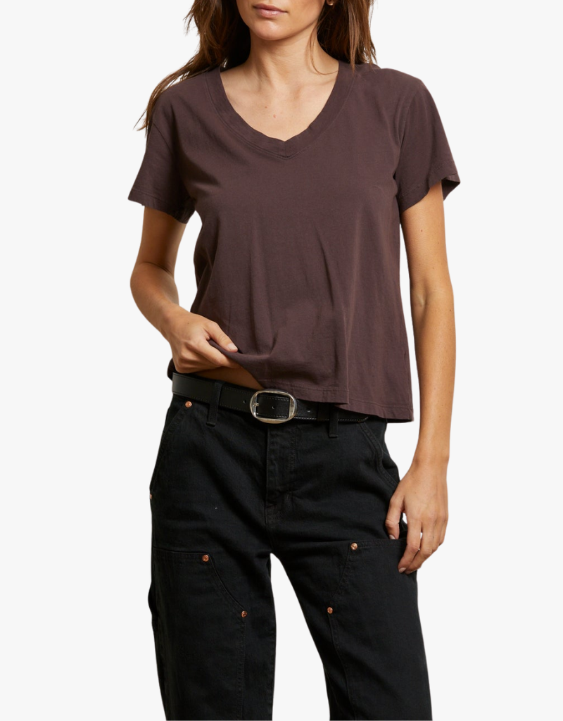 Perfect White Tee Hendrix Cotton Short Sleeve Boxy V Neck Tee in Cocoa Powder