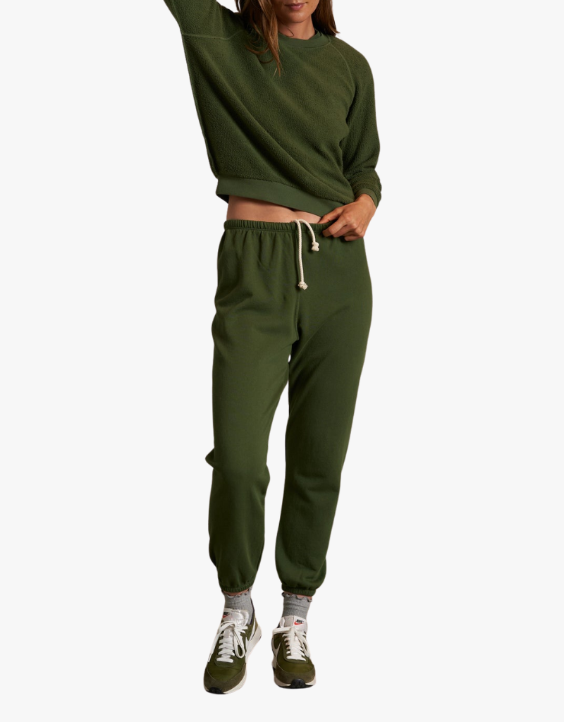 Perfect White Tee Inside Ziggy Out Fleece Long Sleeve Skrunken Crewneck Sweatshirt in Fern Green