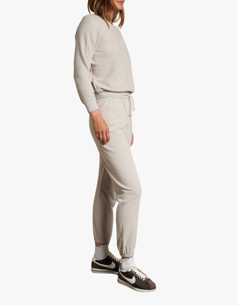 Perfect White Tee Inside Ziggy Out Fleece Long Sleeve Skrunken Crewneck Sweatshirt in Silver