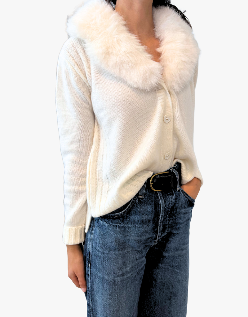 Estheme Ava V-Neck Sweater with Faux Fur Collar in Creme