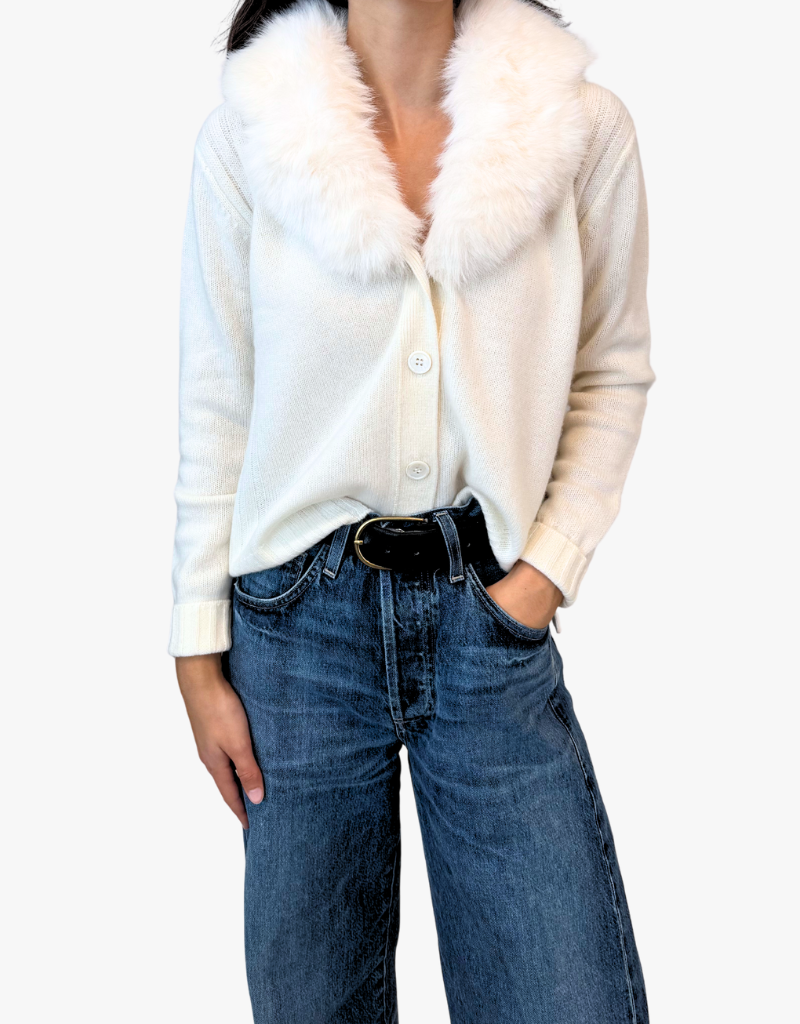 Estheme Ava V-Neck Sweater with Faux Fur Collar in Creme